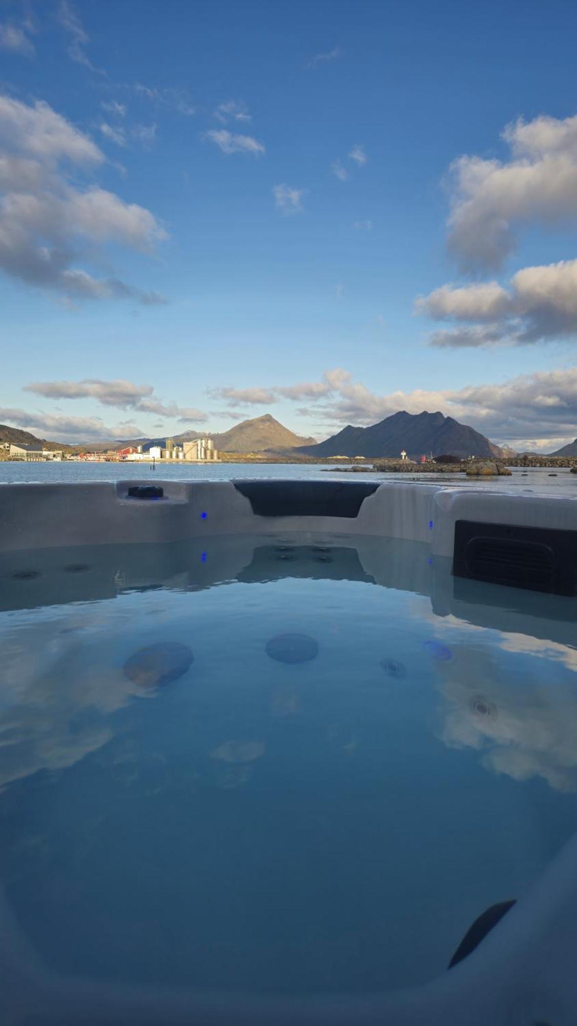 - Havgapet - Located In The Heart Of Lofoten *